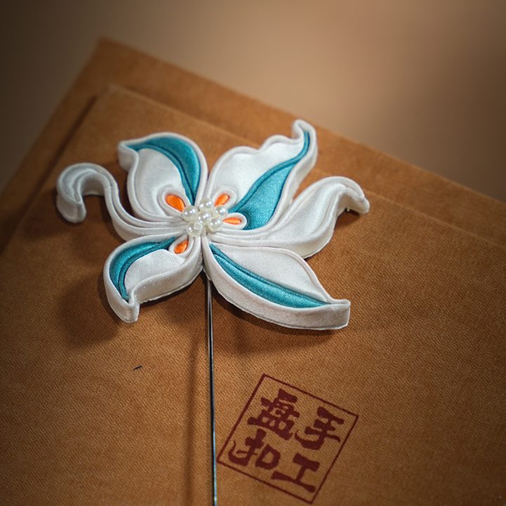 百合花胸针