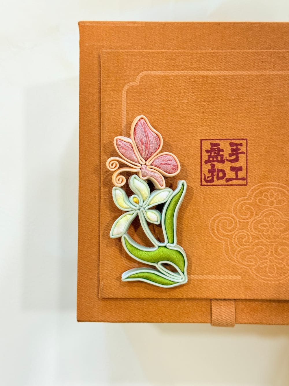 花和蝴蝶盘扣作品