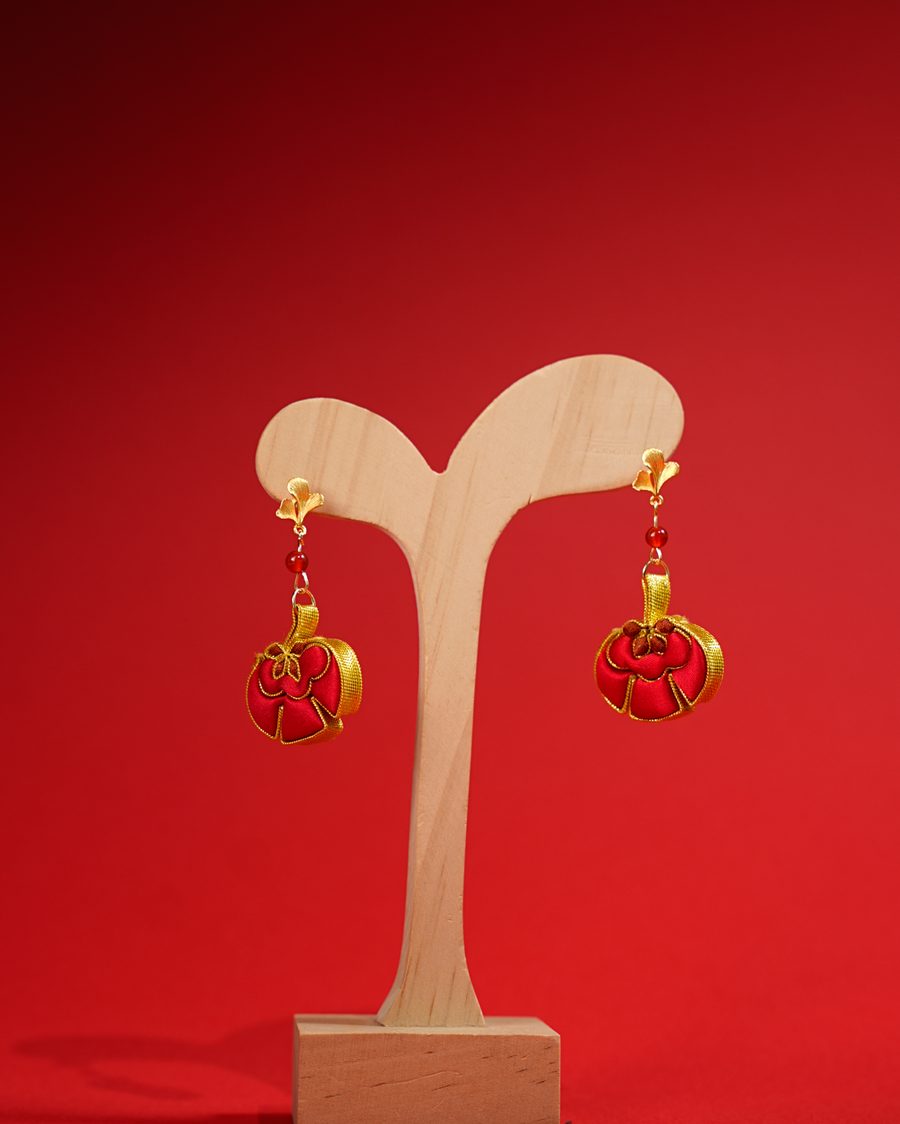 石榴花盘扣作品